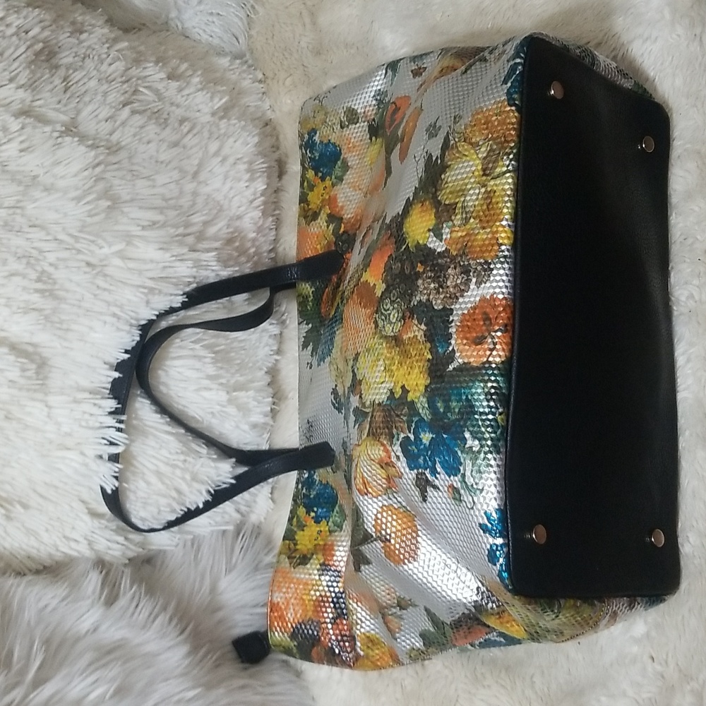 POVERTY TOTES - Picture 4 of 8